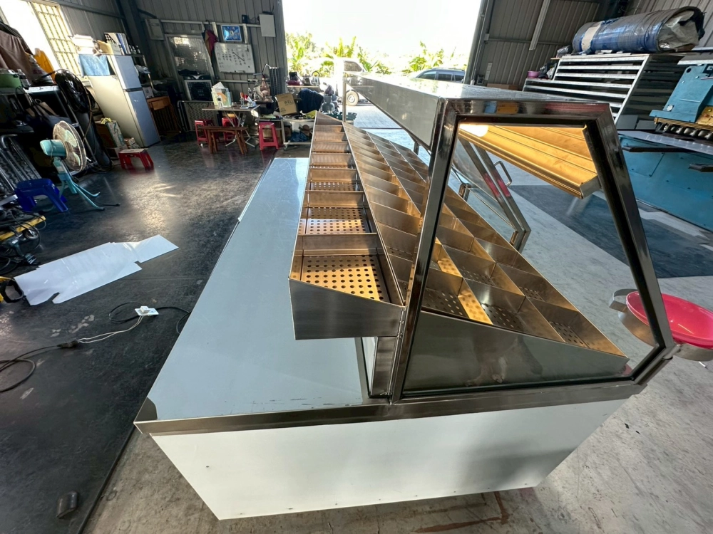 304不鏽鋼鹹酥雞斜面玻璃冷藏展示台