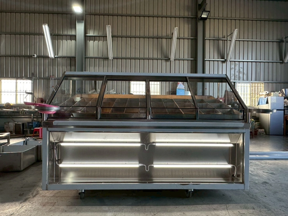 304不鏽鋼鹹酥雞斜面玻璃冷藏展示台