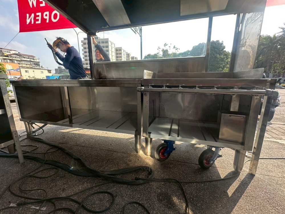 牛排煎板製作現場安裝