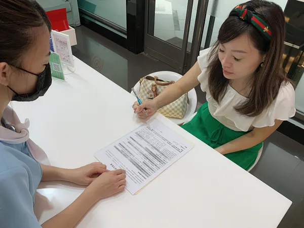 倪倪愛漂亮－『台中除毛推薦』女星名媛網紅安全可靠私密處VIO除毛與腳部除毛秘密基地-媄婧美學德國二極體光纖雷射與無痛真空除毛療程直擊分享