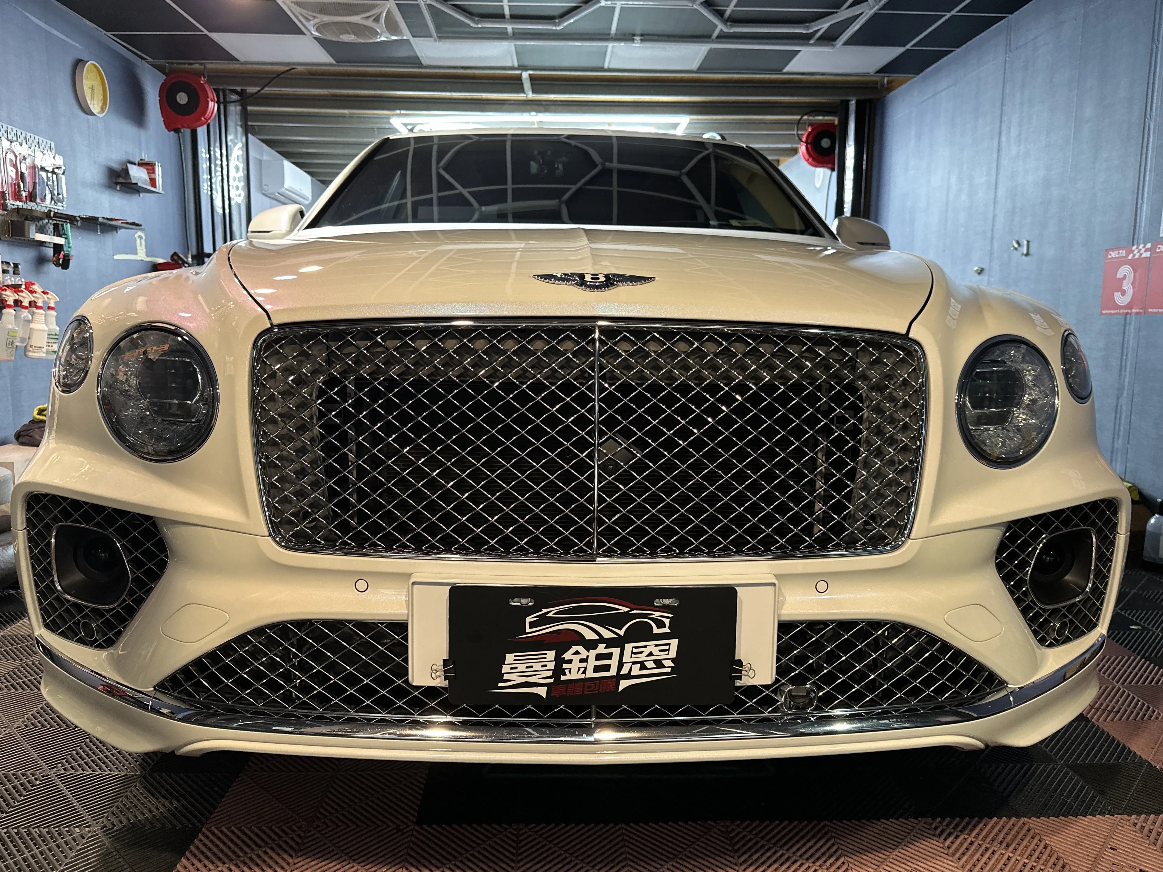 Bentley Bentayga - 特殊犀牛皮