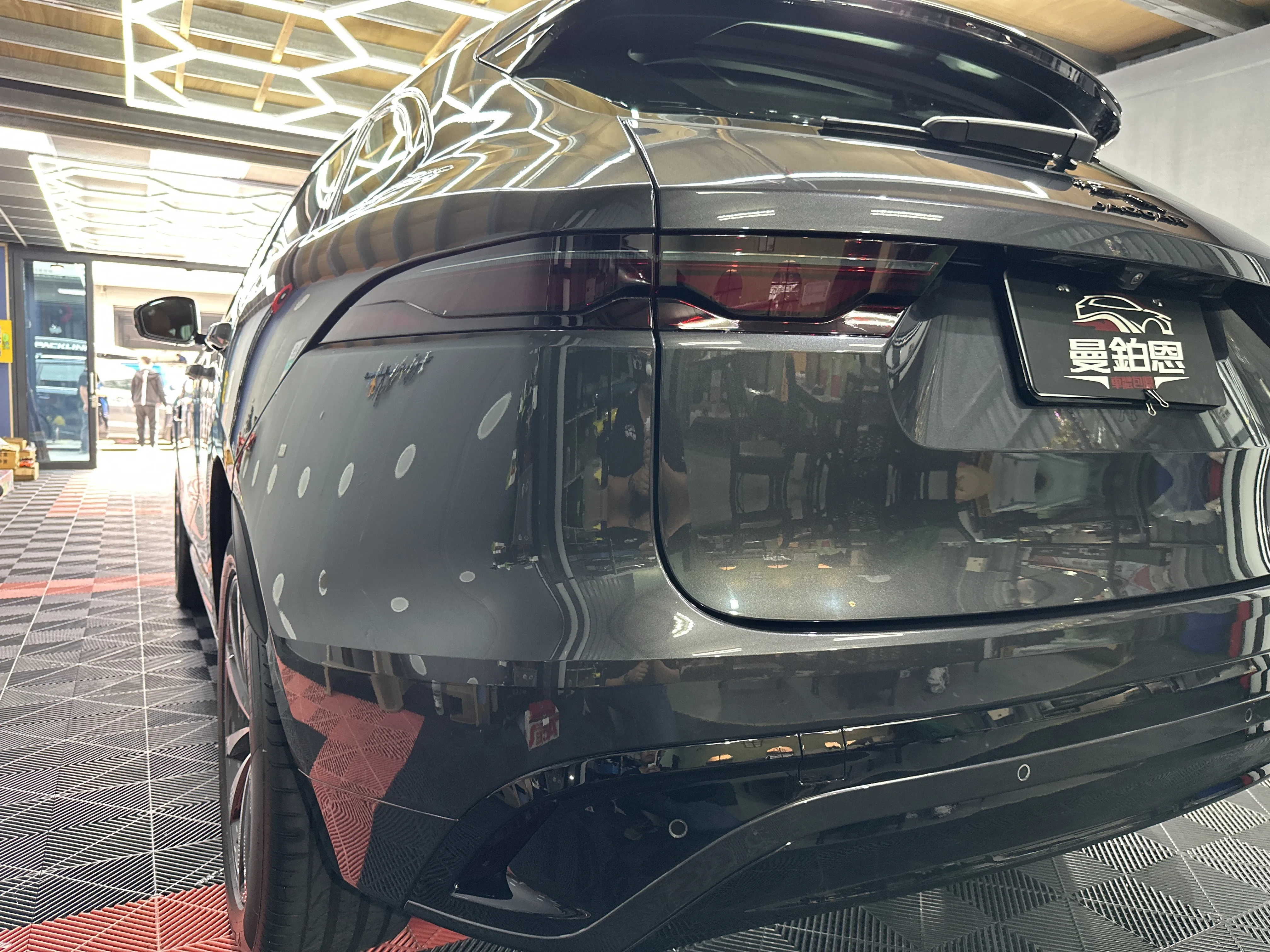 F-PACE - 透明犀牛皮