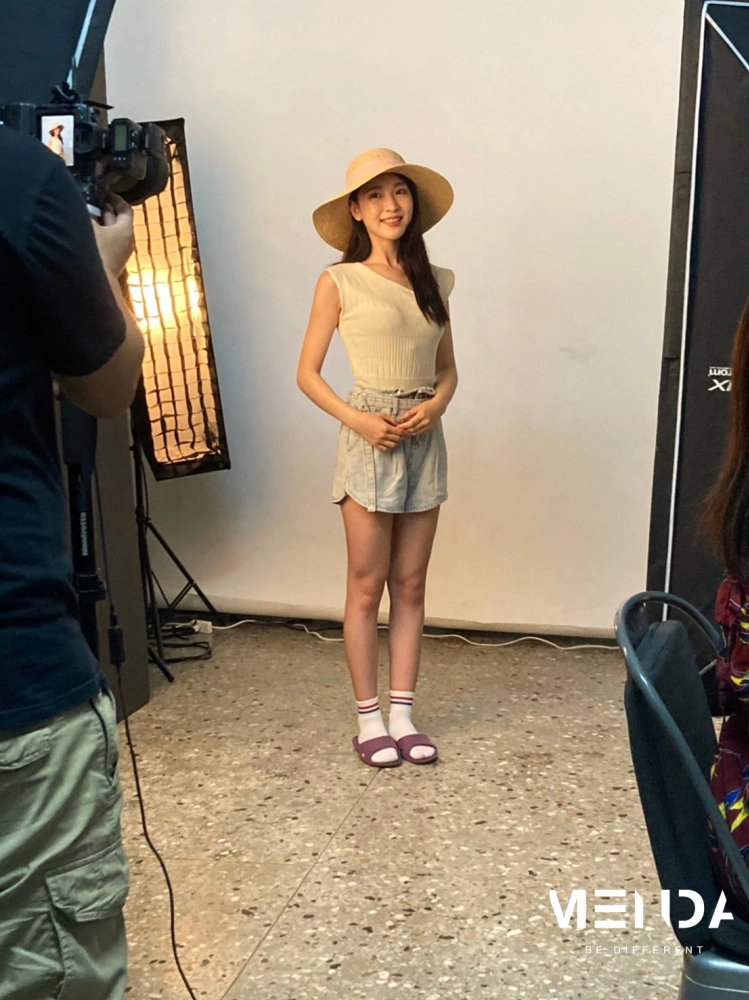 蘿芮帽子平面拍攝