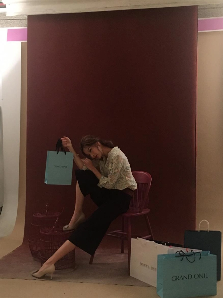 精品百貨購物節封面拍攝