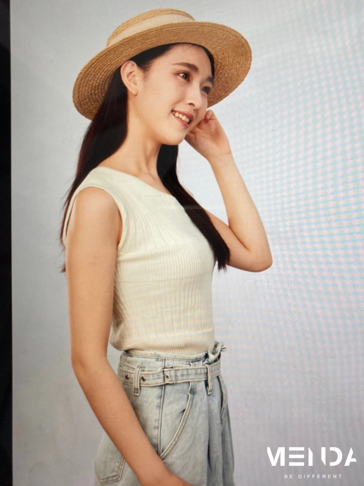 蘿芮帽子平面拍攝