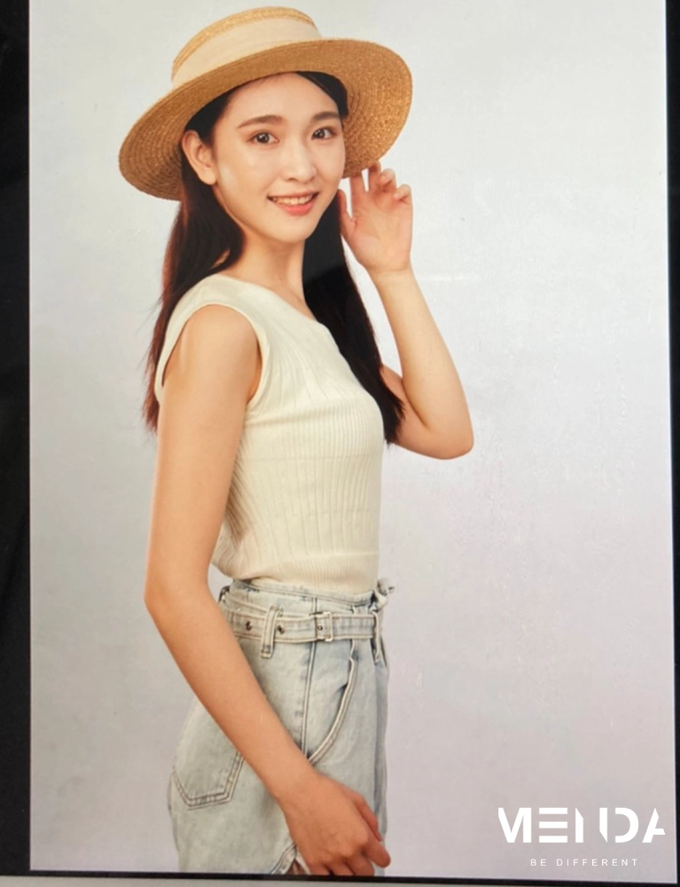 蘿芮帽子平面拍攝