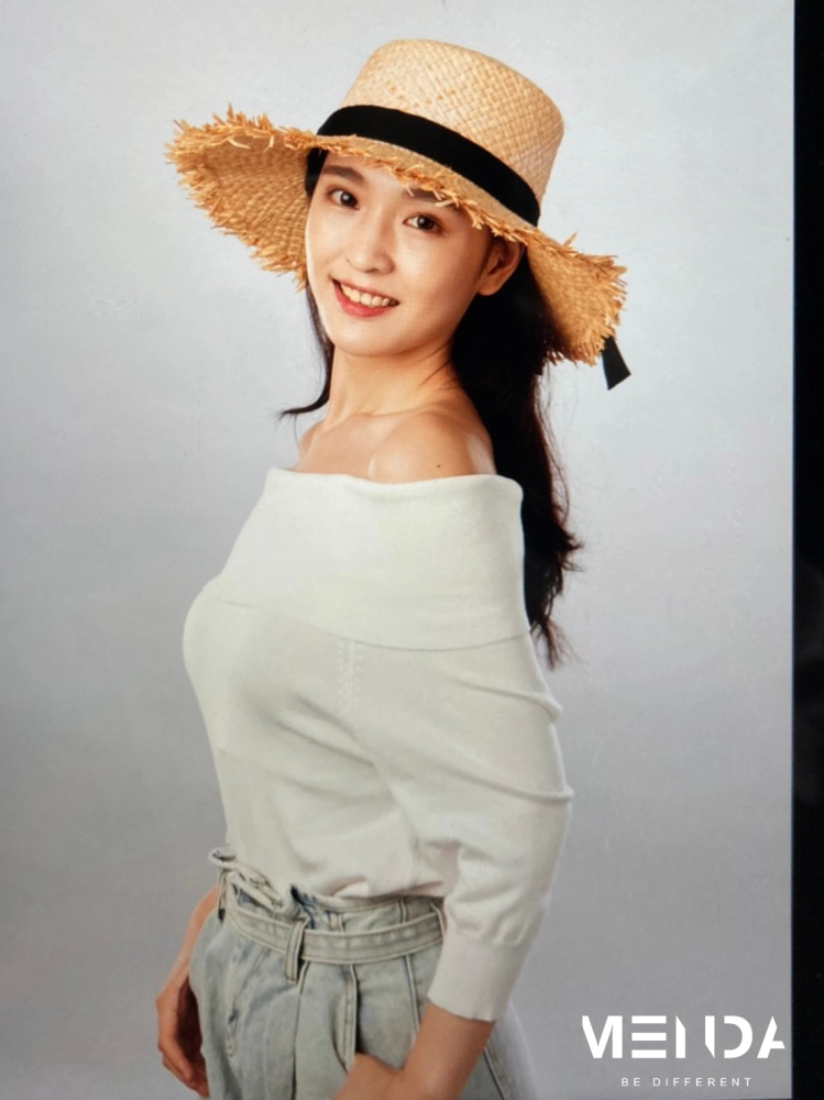 蘿芮帽子平面拍攝