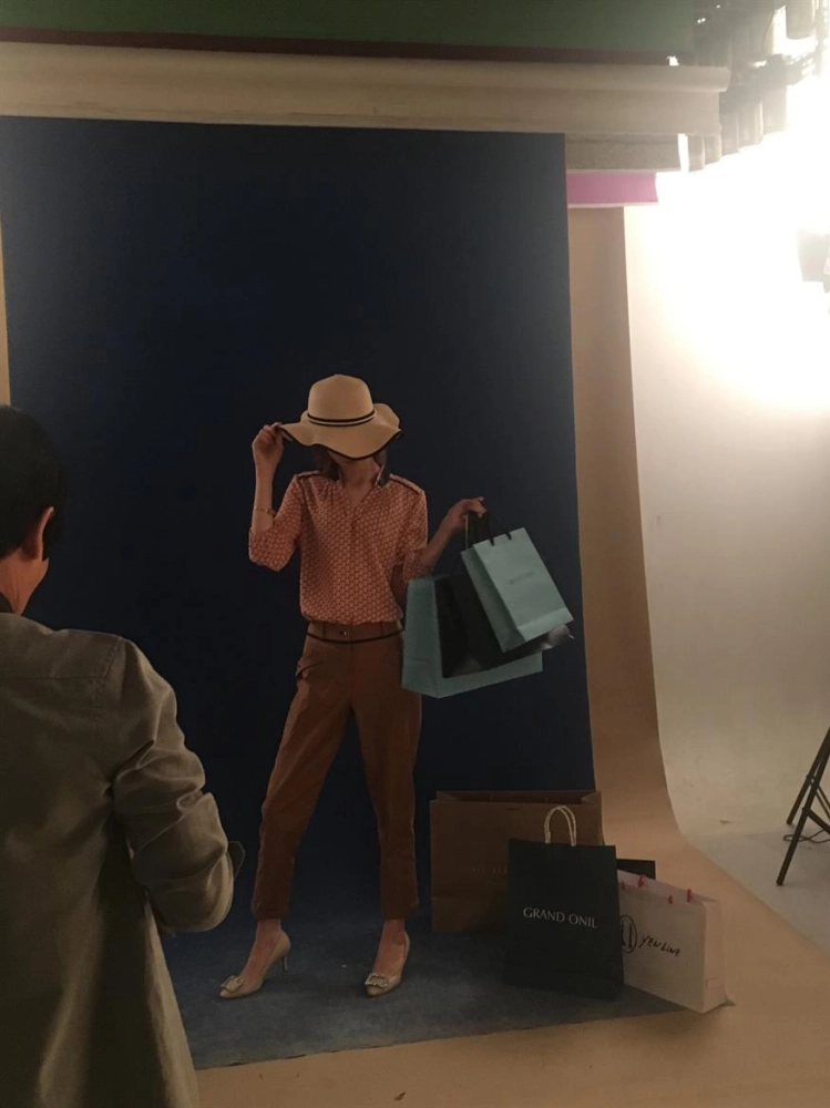 精品百貨購物節封面拍攝