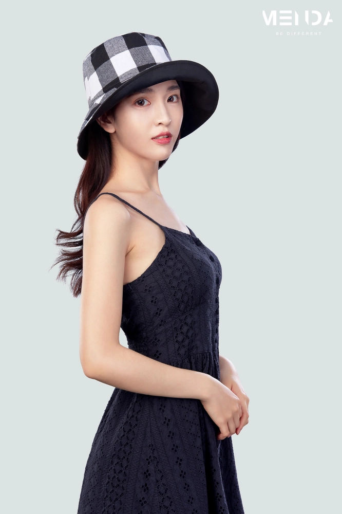 蘿芮帽子平面拍攝