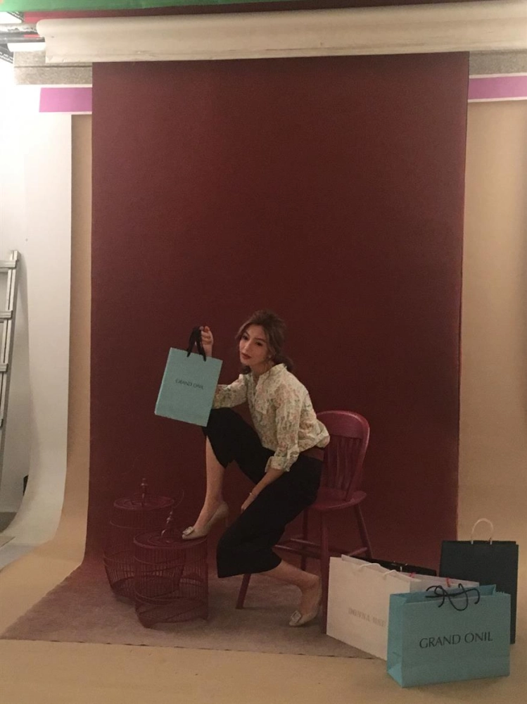 精品百貨購物節封面拍攝