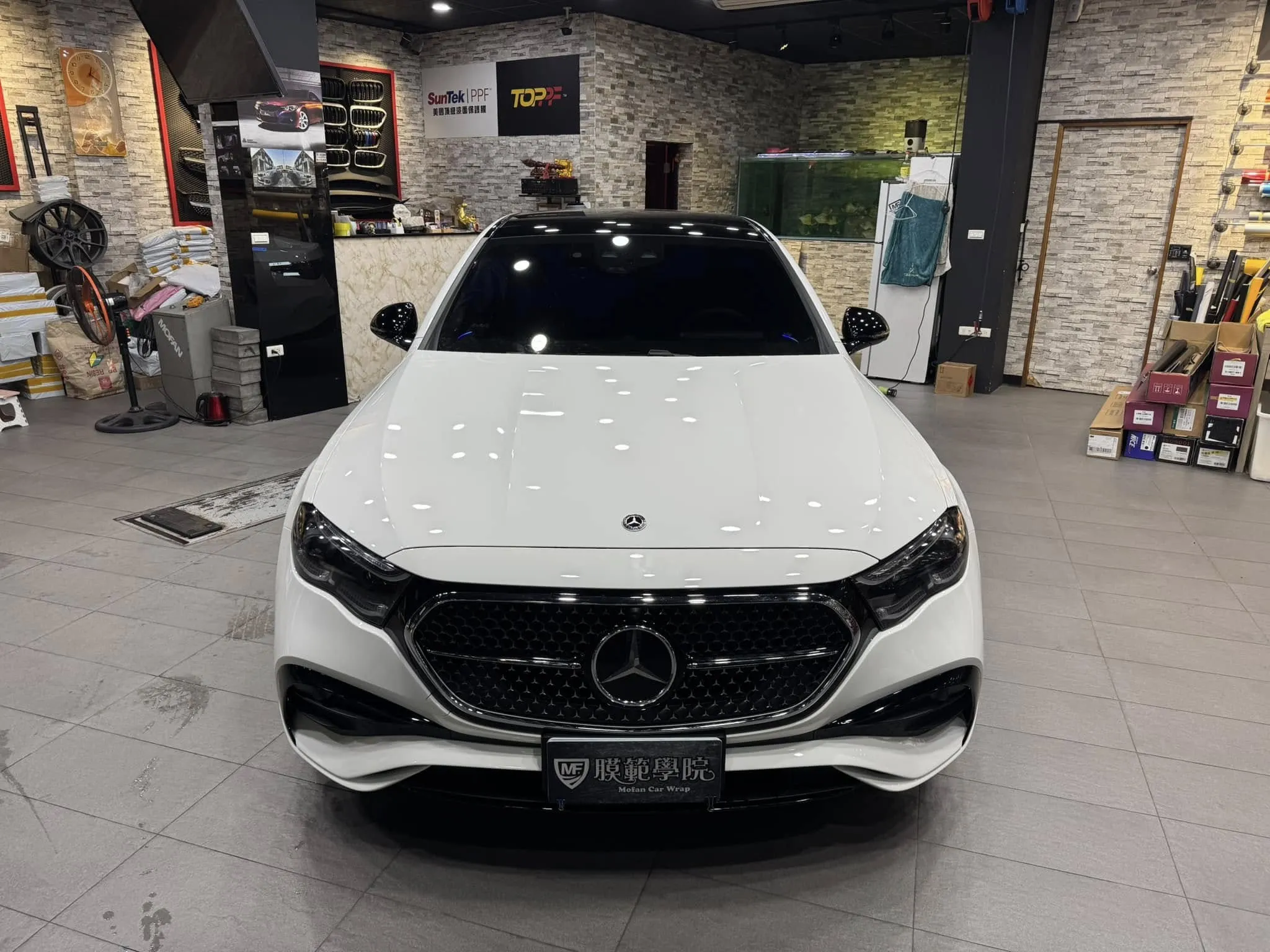 賓士 E300 迎風面TPU犀牛皮 內裝鋼烤犀牛皮