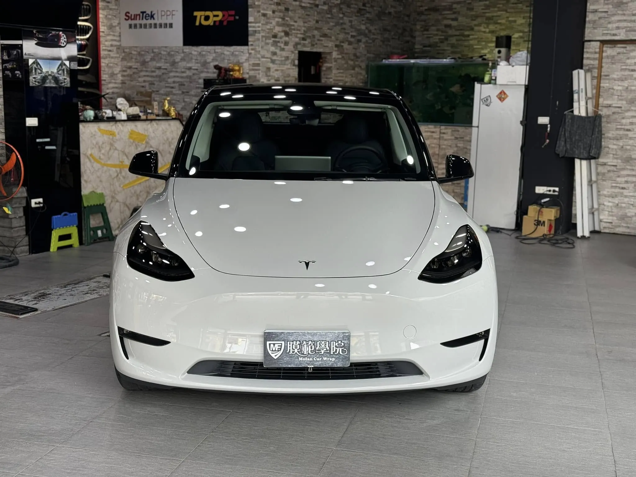 Tesla #modelY 全車改色 懸浮式造型 前後燈燻黑