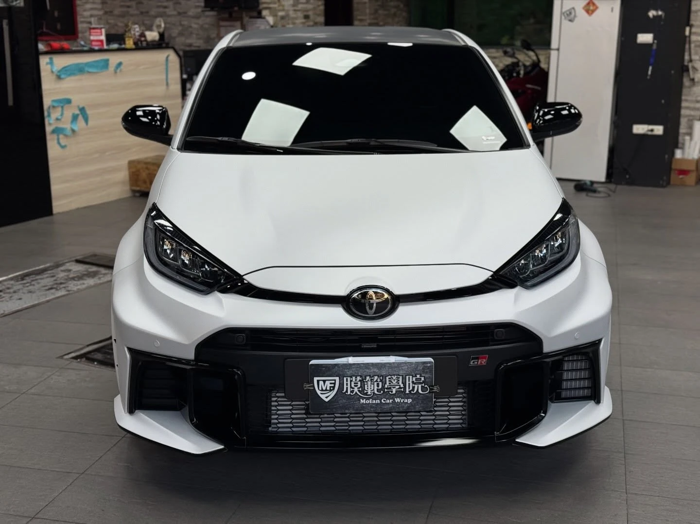 Toyota GR Yaris｜改色TPU｜消光緞面陶瓷白