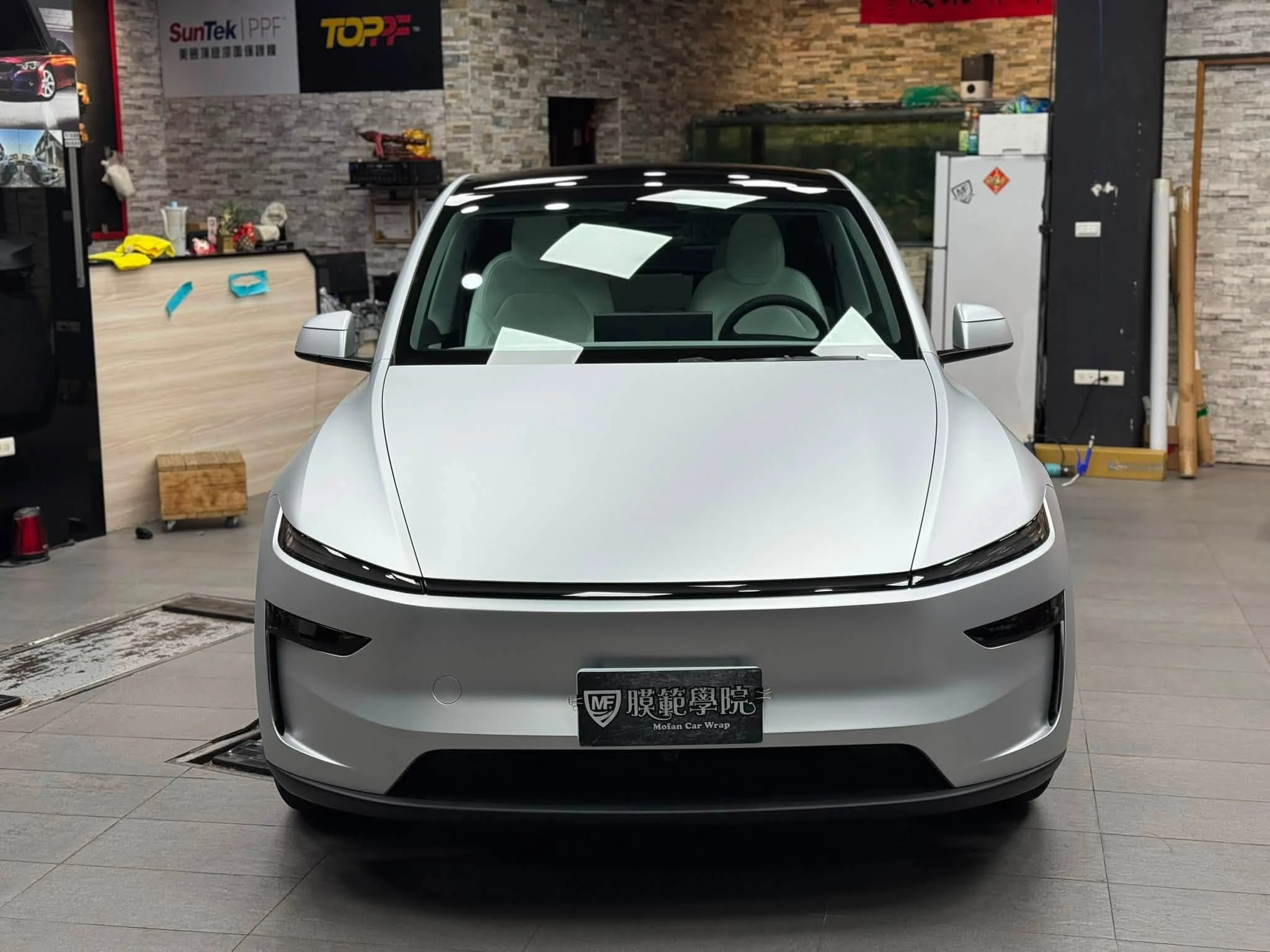 Model Y｜霧面亞歷山大銀