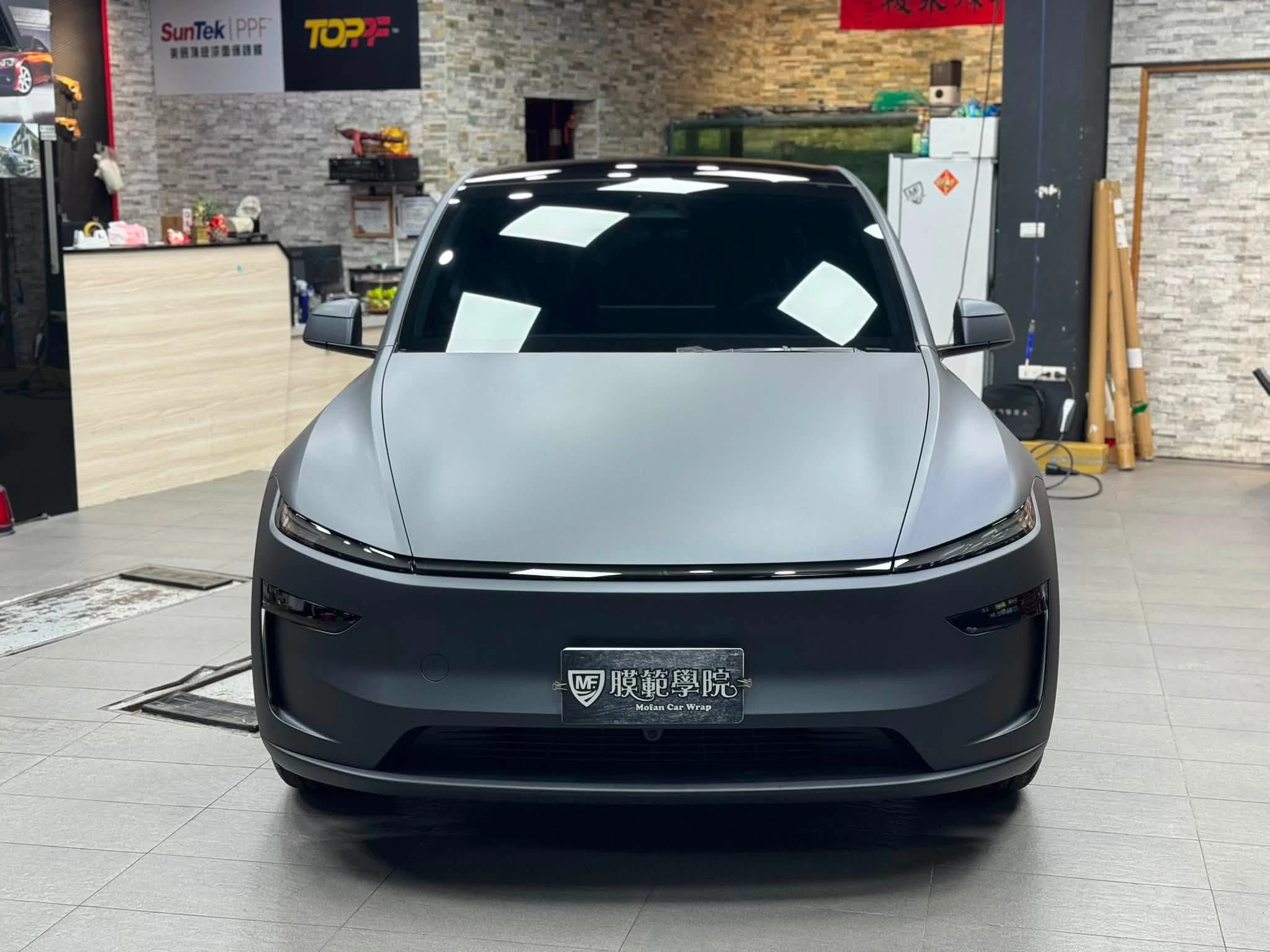 Tesla Model Y｜夜幕灰 × SunTek 霧面 TPU