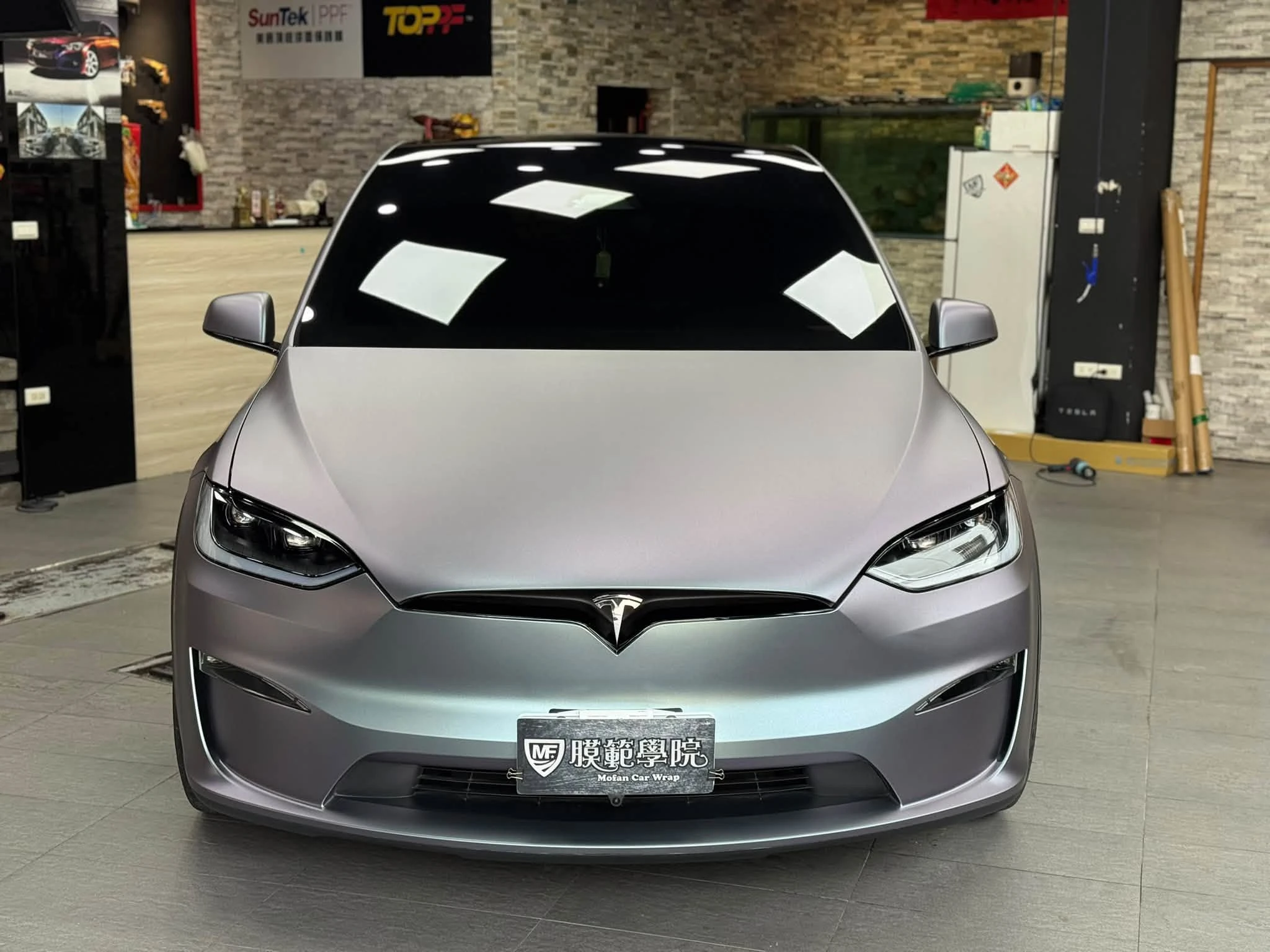 Tesla Model X｜霧面卡普里灰紫