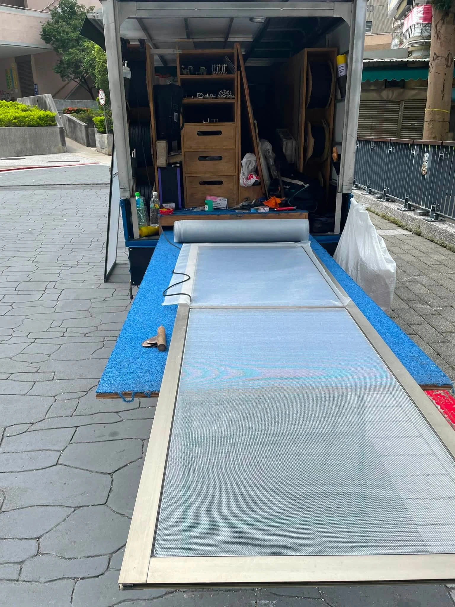 名稱：#更換紗門紗網、#房間門修整 地點：#台中豐原區｜台中紗窗更換｜台中房門維修