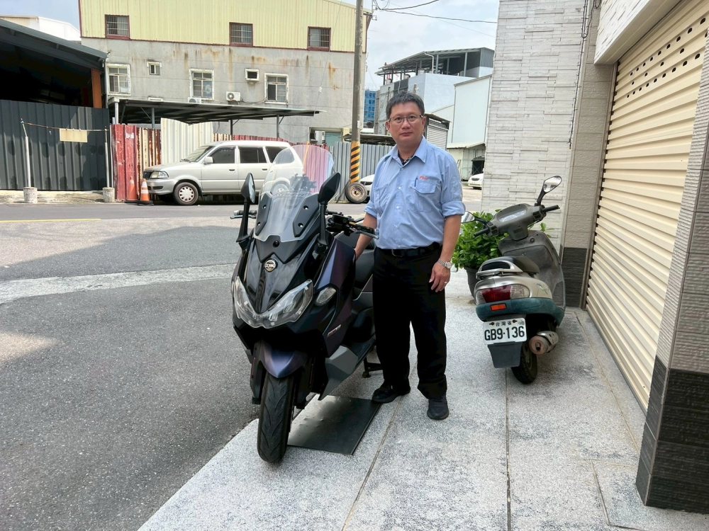 南北機車、重機託運