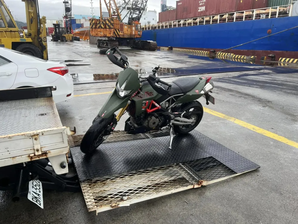 南北機車、重機託運