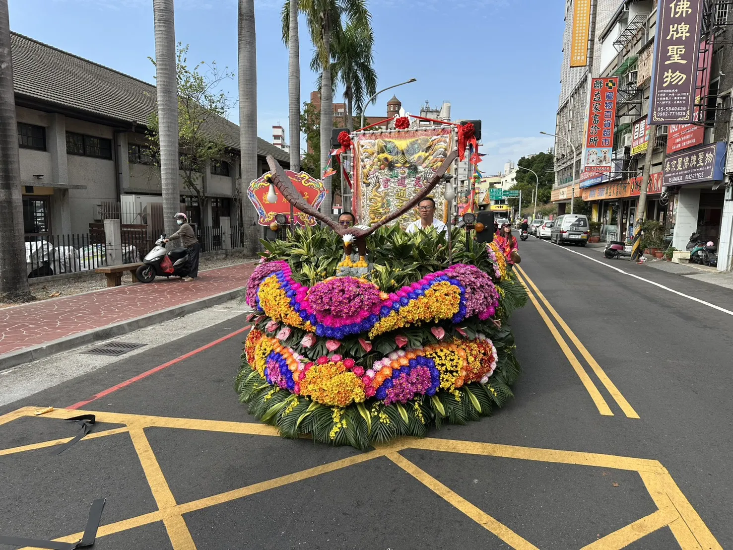 廟會鮮花車