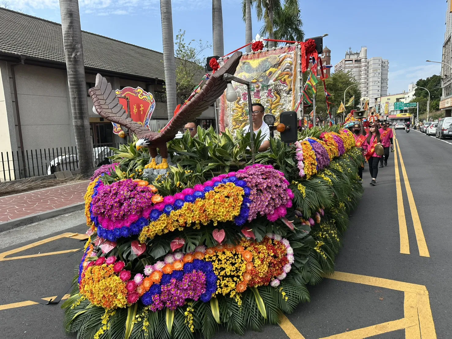 廟會鮮花車
