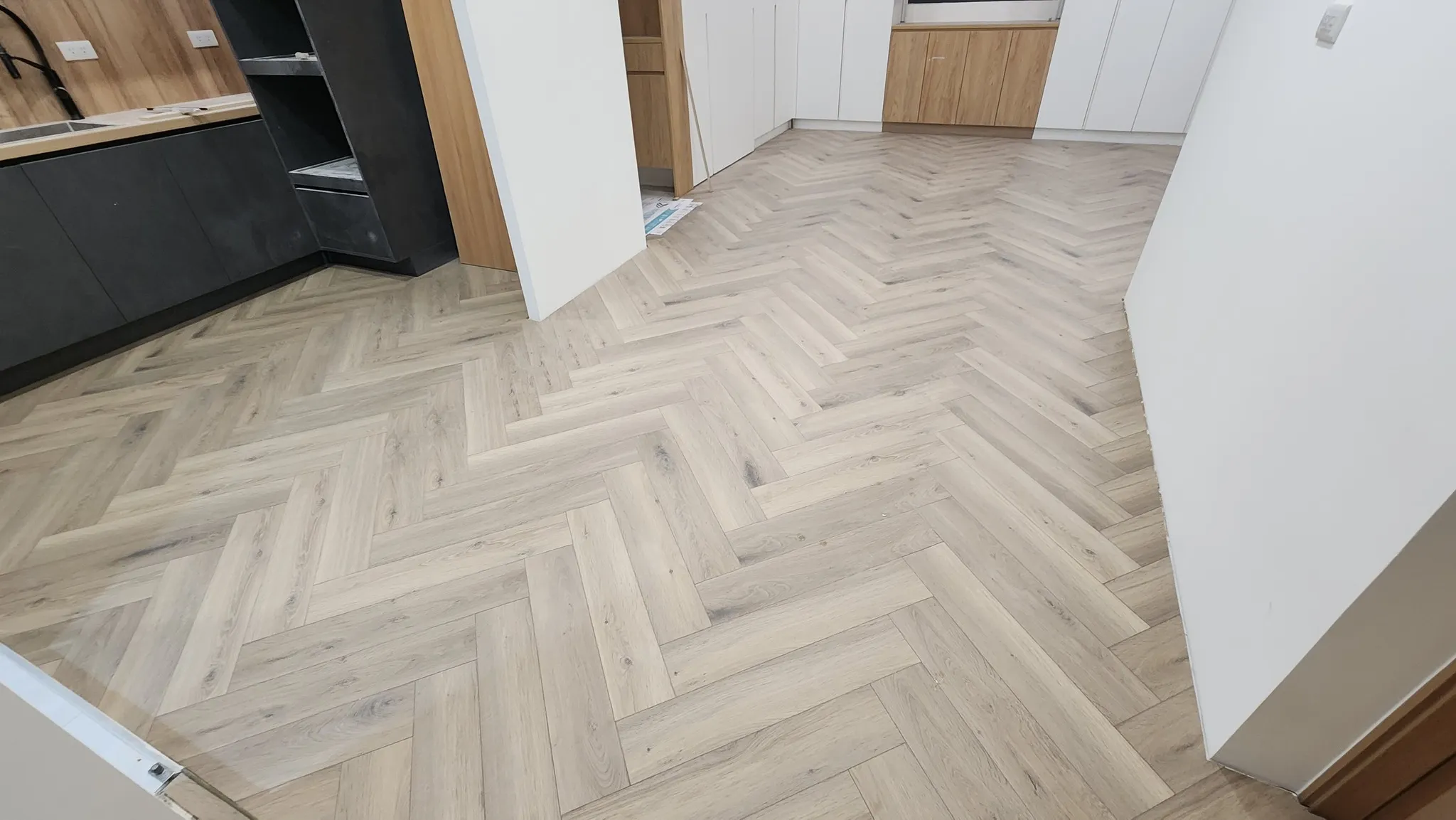 人字拼地板｜台中木地板安裝｜台中木地板維修