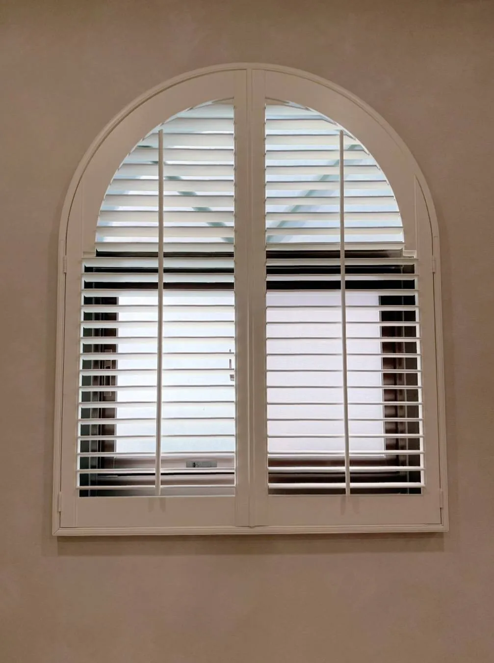 實木百葉門窗｜北屯區窗簾安裝｜北屯區窗簾訂製