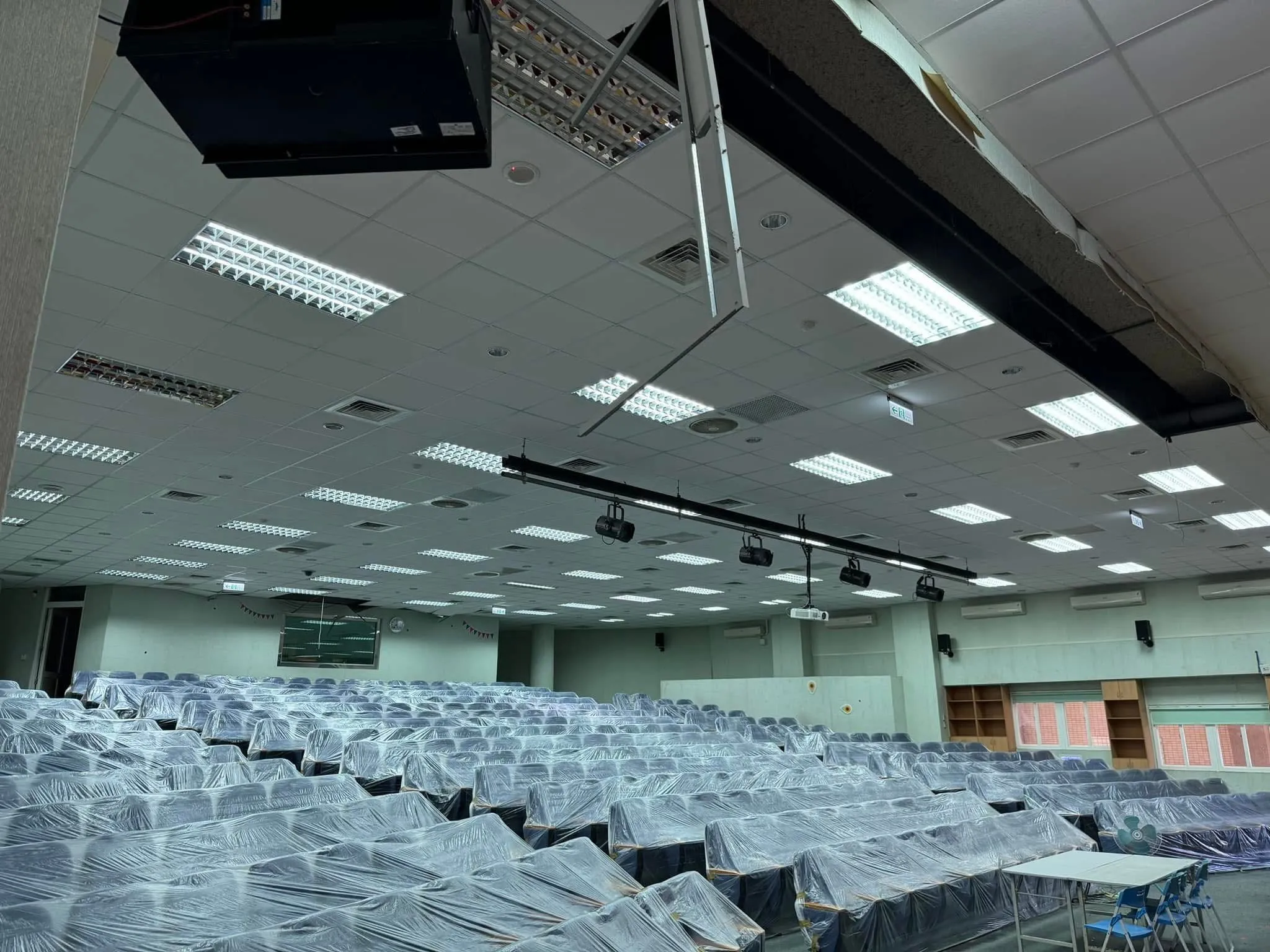 桃園平興國小｜施工難度較高｜梯子較難站立｜拆除難度高