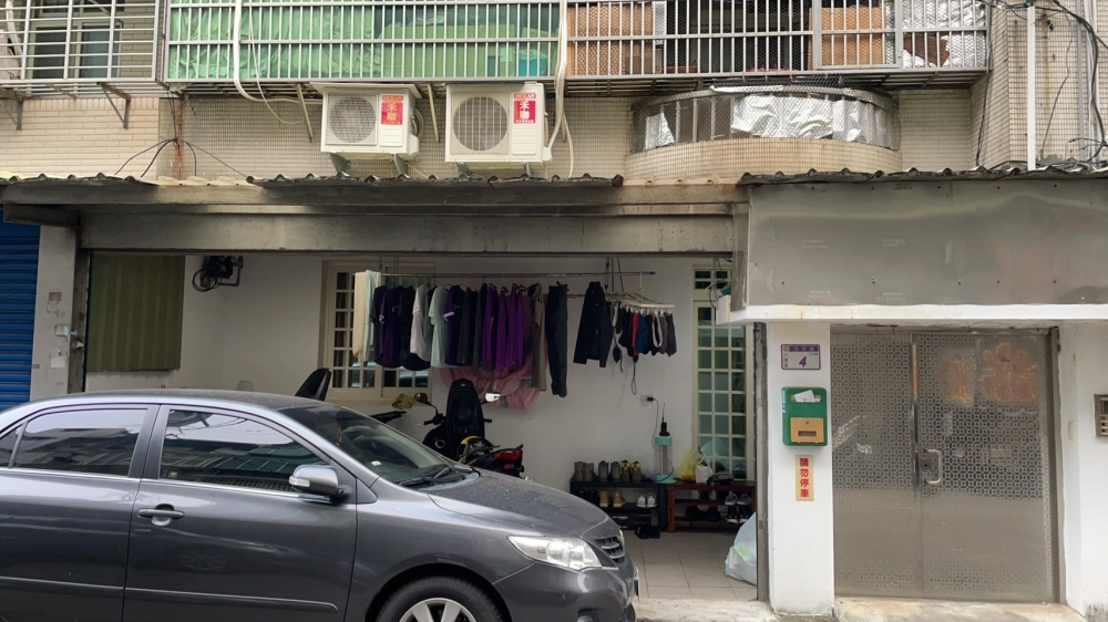 八德門面小改造 更換白鐵三明治浪板 拱門打除 泥作抿石｜泥作工程 打石工程