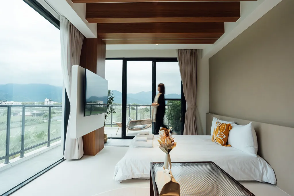 宜蘭三星包棟民宿推薦｜在庭院欣賞落雨松享受小渡假時光，適合全家或朋友聚會，白晝之月民宿