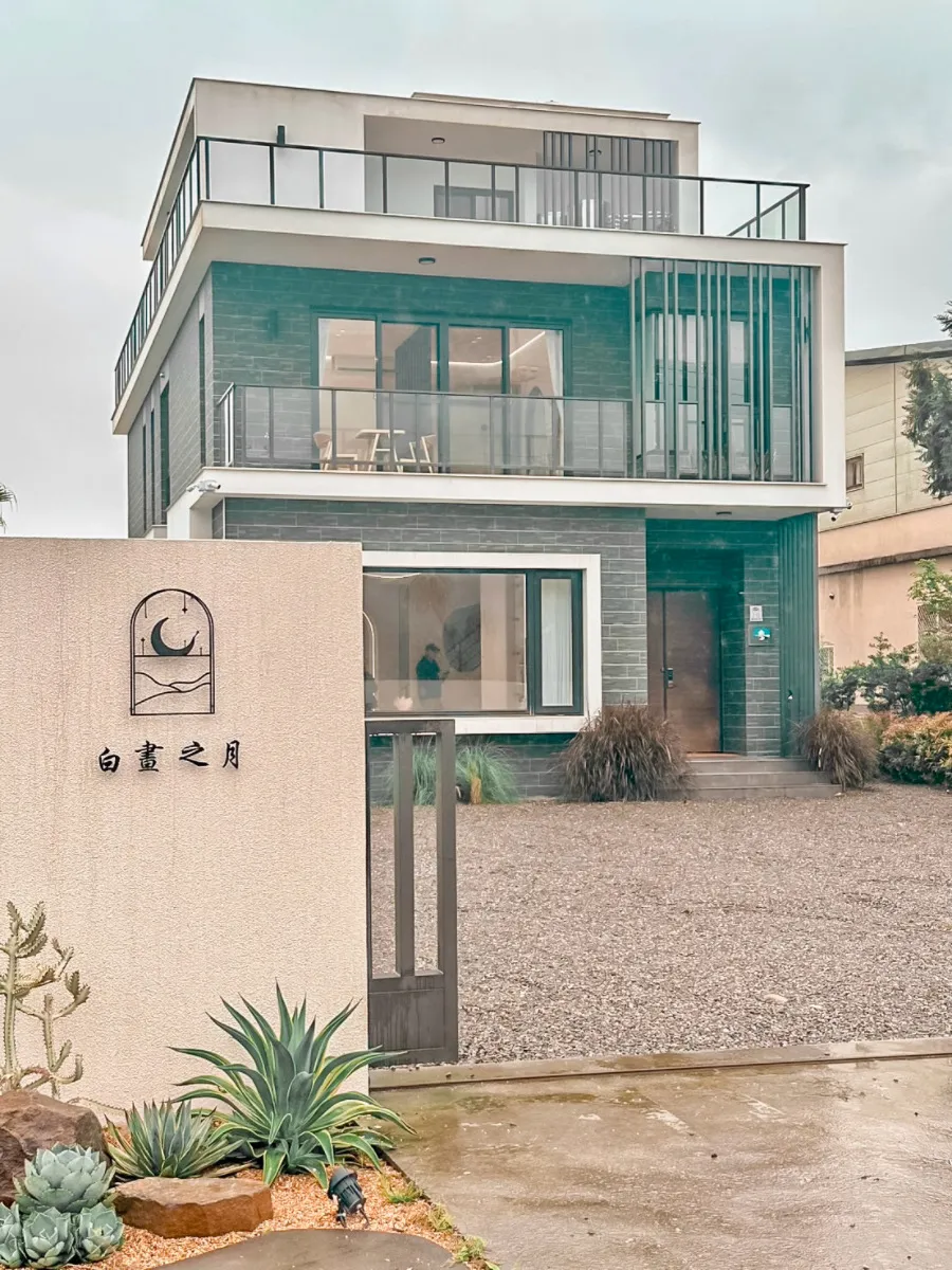 ❤旅宿分享❤【白晝之月民宿】被稻田包圍的侘寂系頂級包棟，像住進一座會呼吸的美術館，下午茶+早餐一次滿足！