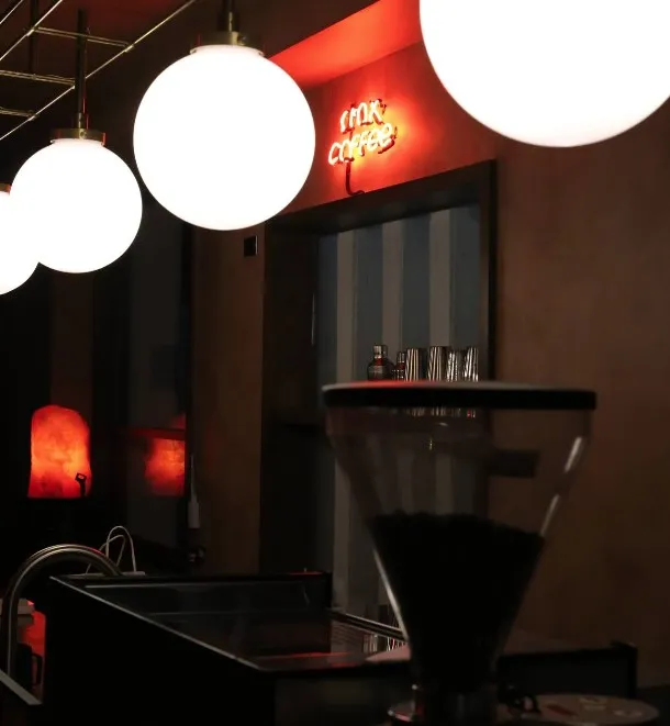 KroX Coffee HQ｜跨蒔咖啡｜復古咖啡｜港風｜寵物友善｜附停車場