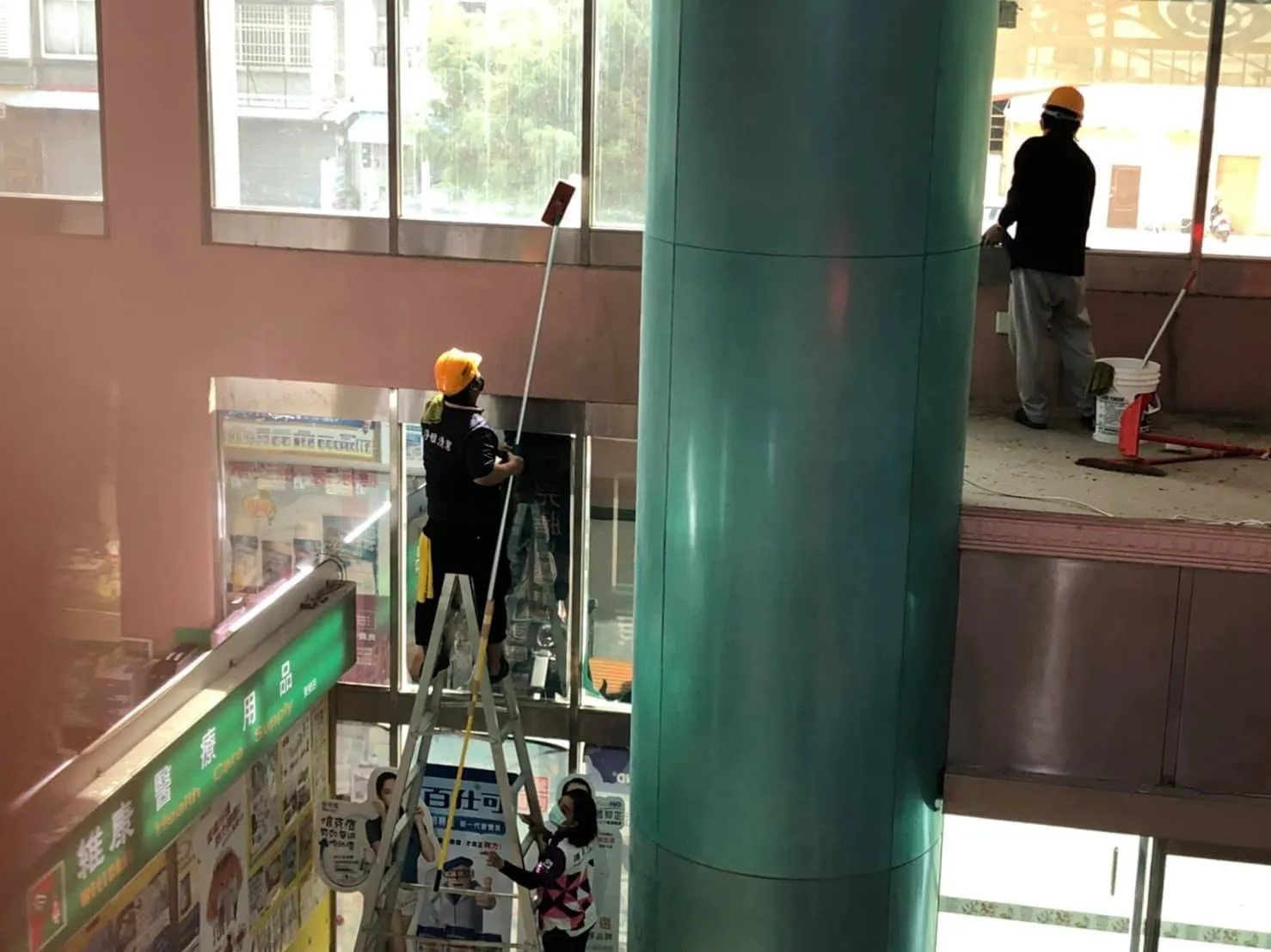 機動清潔-商場玻璃清潔