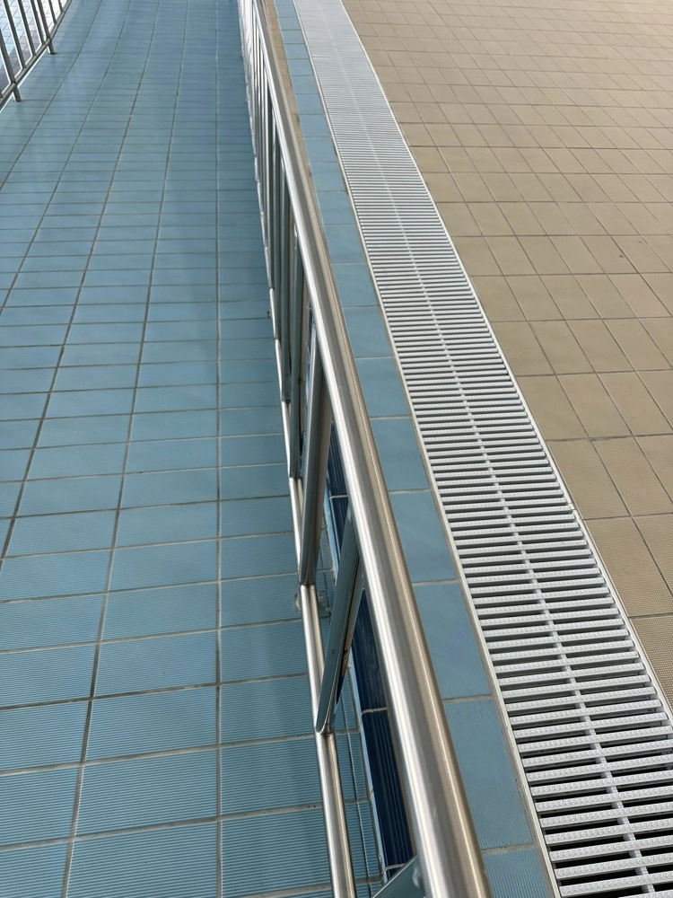 游泳池清潔推薦/不銹鋼欄杆清洗