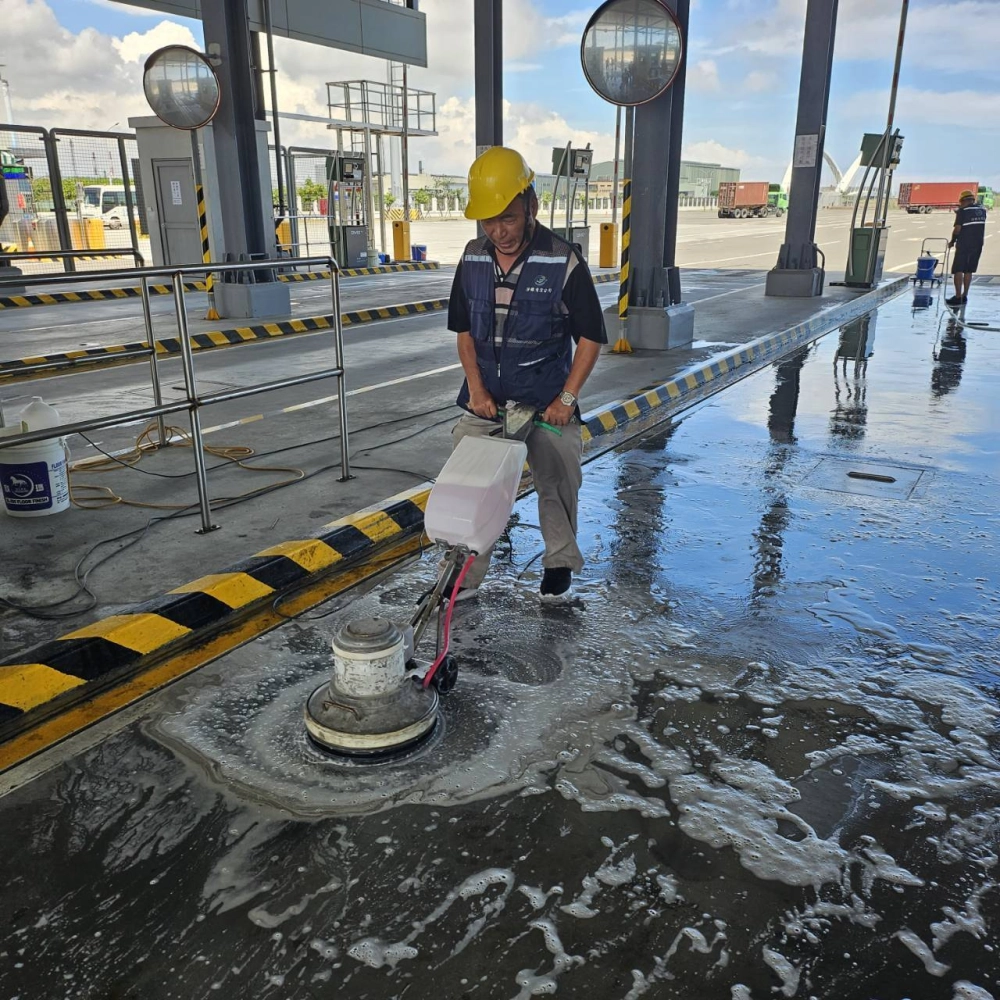 長榮海運過磅車道清洗｜高雄清潔公司｜屏東清潔公司｜台東清潔公司