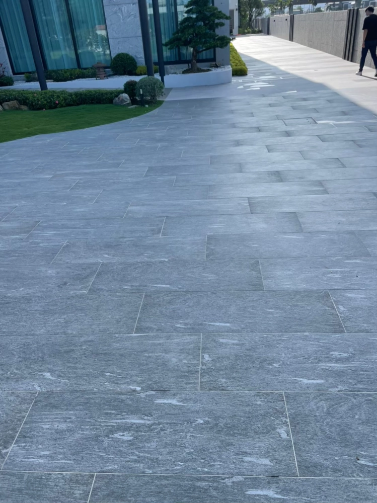 私宅｜蘭卡黑 赫茲木紋深棕