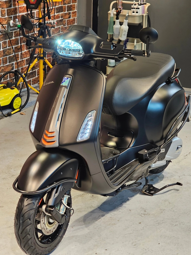 VESPA Sprint S 150 機車手工打蠟套裝（Zymöl Carbon)｜台中機車美容｜台中車體美容｜台中機車打蠟｜台中車體打蠟