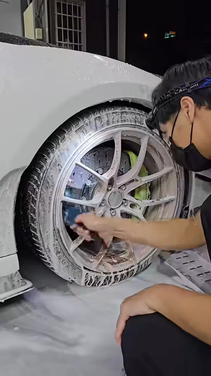 深層洗車 瑞士進口Swissvax｜台中汽車美容｜台中車體美容｜台中汽車打蠟｜台中車體打蠟｜台中汽車精緻洗車｜台中汽車深層洗車