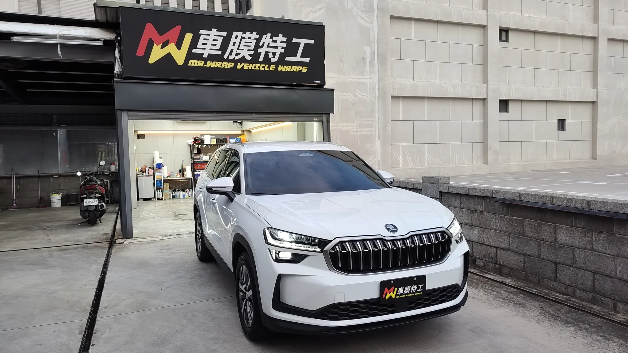 SKODA KODIAQ / 高透亮自體修復犀牛皮