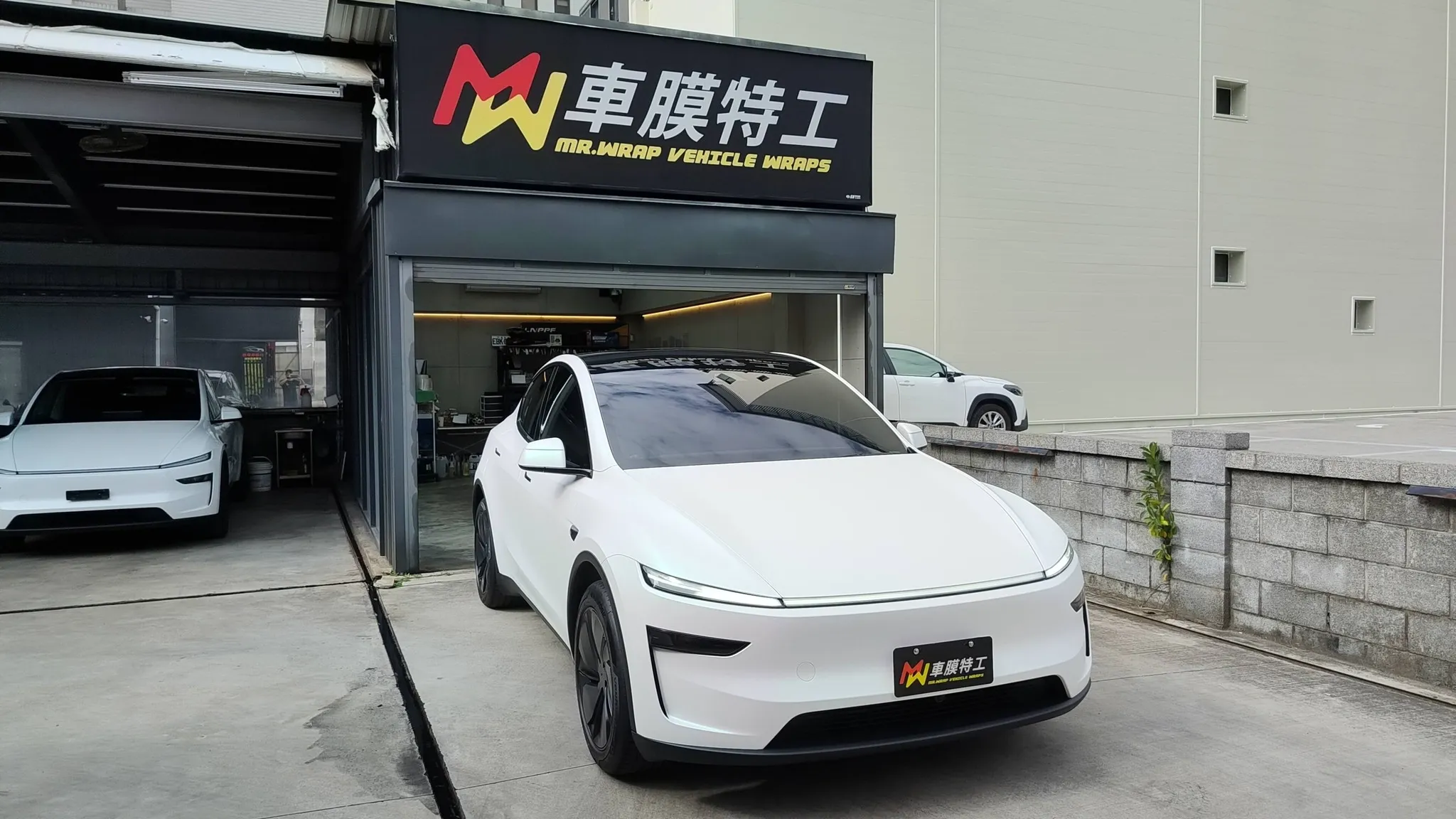 TESLA Model Y / LNPPF改色犀牛皮(曙光白)