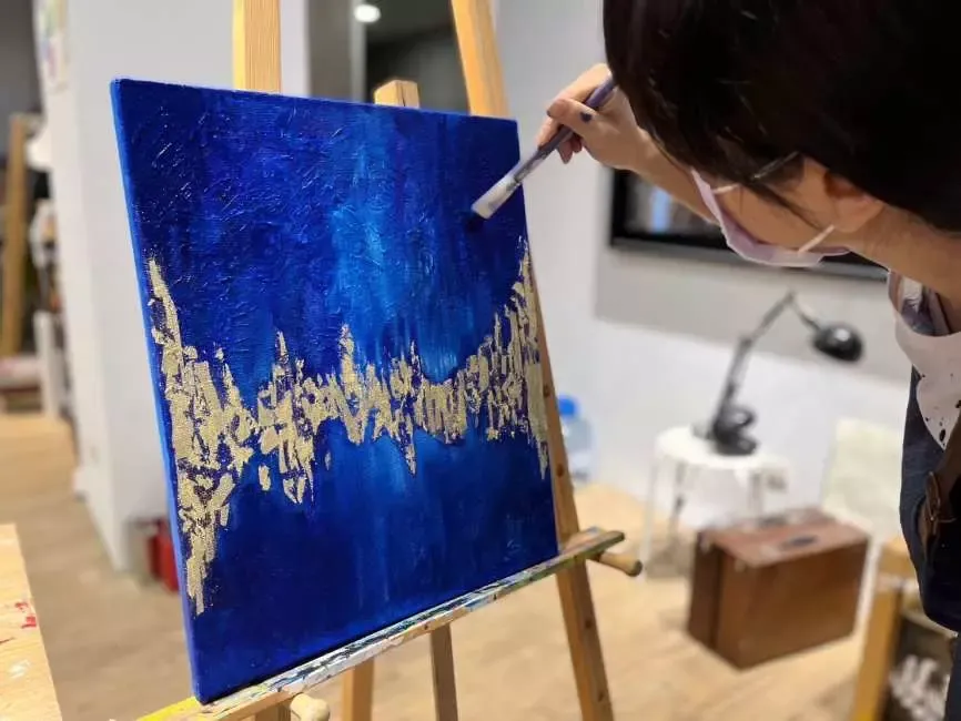 新北三重｜金箔抽象｜壓克力繪畫創作體驗｜一人成團｜單堂課完成｜初學者可｜平日假日皆可預約