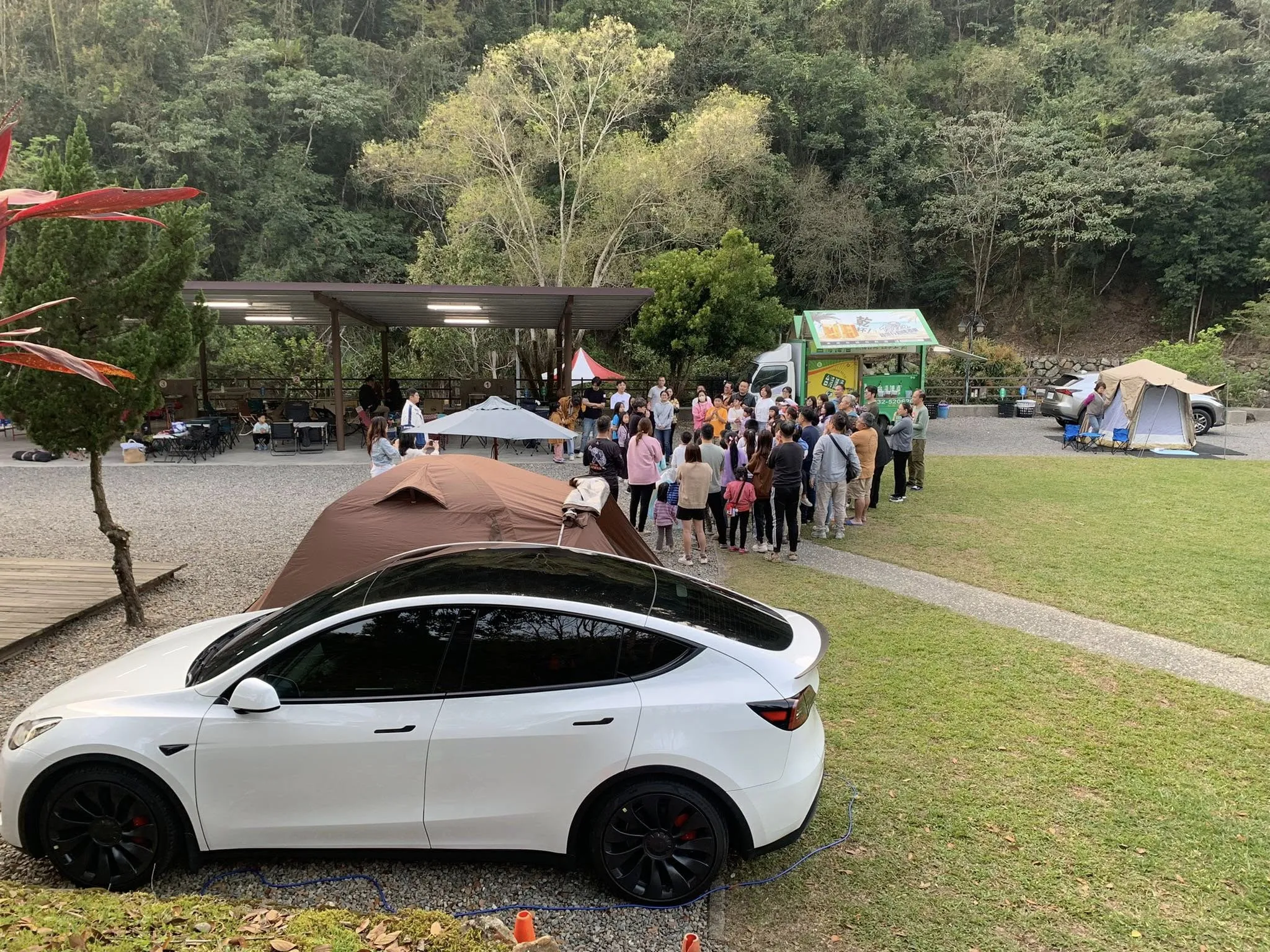 2025 賴厝國小家長會家庭日魚雅築露營區啤酒車