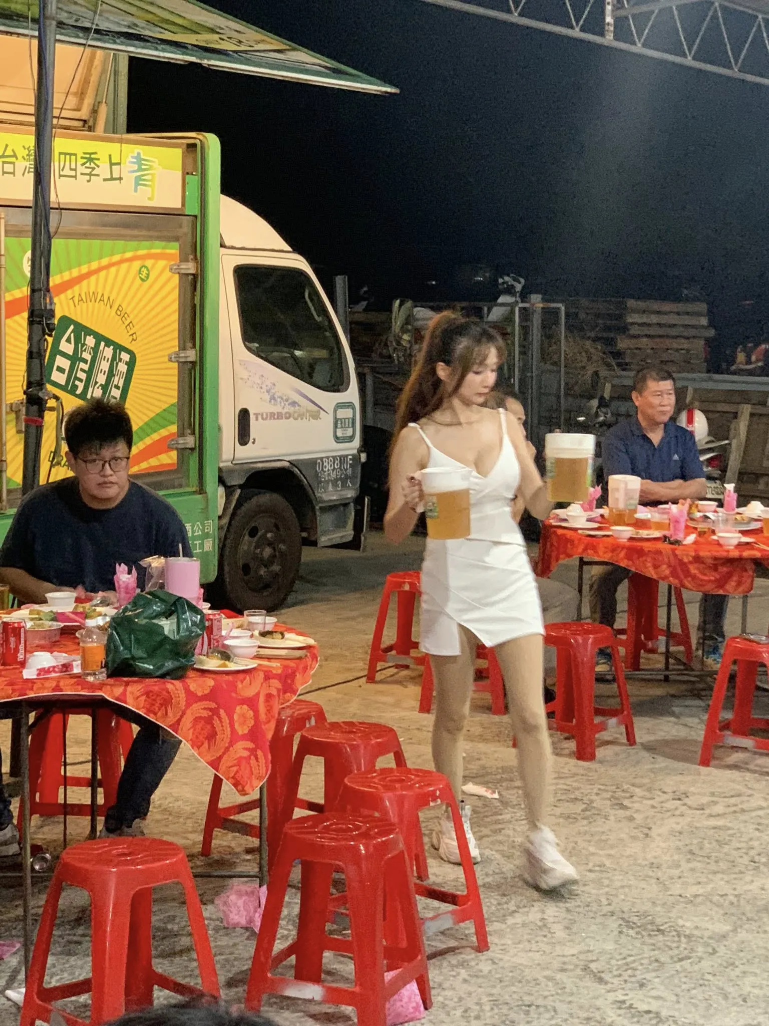 板橋参仁宮關聖帝君聖誕福宴啤酒車