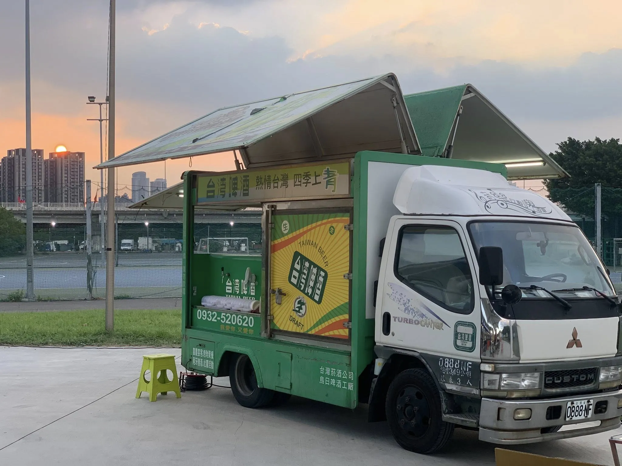 華中露營區北歐二處中秋晚會啤酒車