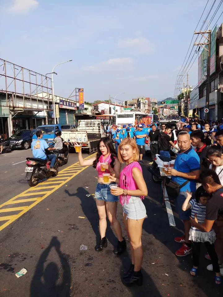 新店寶億土地開發 慈龍宮遶境｜行動啤酒車