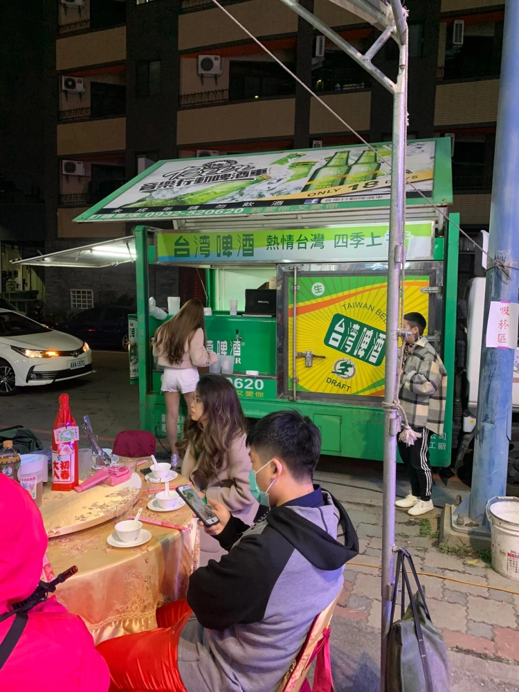 脂板前企業碧鋭特車體美容 春酒聯歡晚會｜春酒啤酒車