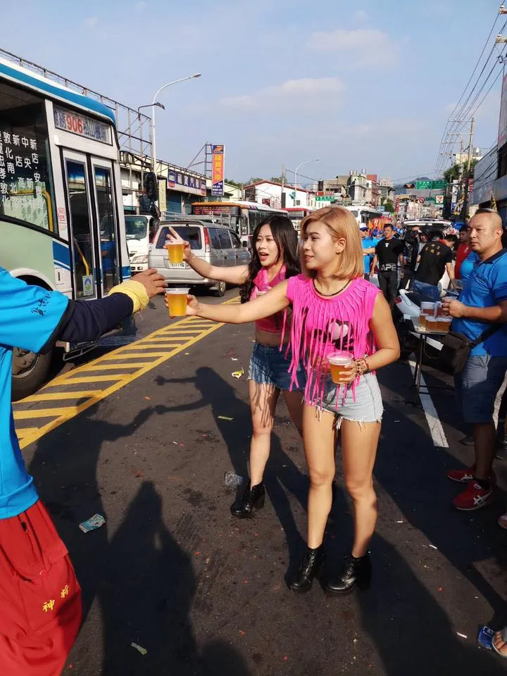 新店寶億土地開發 慈龍宮遶境｜行動啤酒車