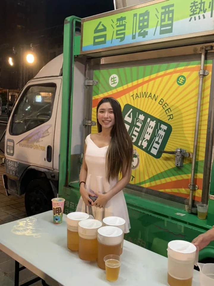 信實地產十週年家庭日｜行動啤酒車