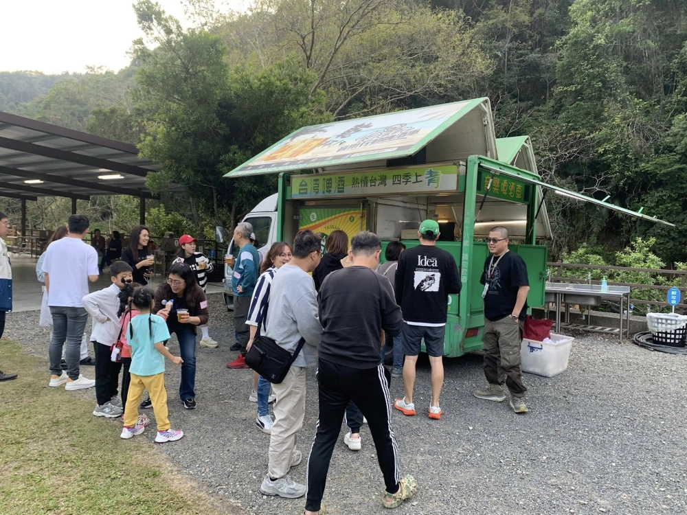 賴厝國小家長會 家庭日 魚雅築露營區｜露營啤酒車