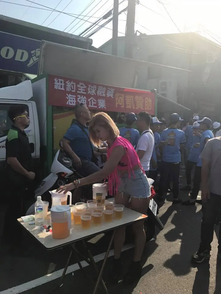 新店寶億土地開發 慈龍宮遶境｜行動啤酒車